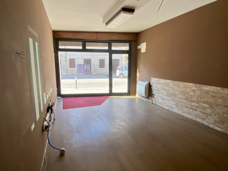 In posizione strategica a Castelfranco Veneto (TV), su strada di forte passaggio veicolare e pedo...