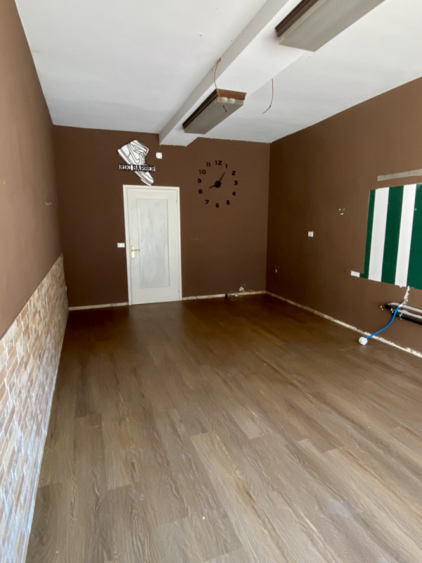 In posizione strategica a Castelfranco Veneto (TV), su strada di forte passaggio veicolare e pedo...