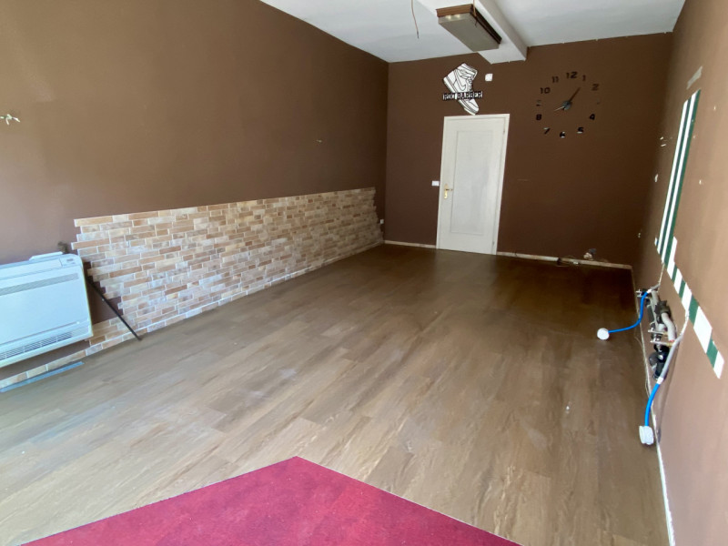 In posizione strategica a Castelfranco Veneto (TV), su strada di forte passaggio veicolare e pedo...