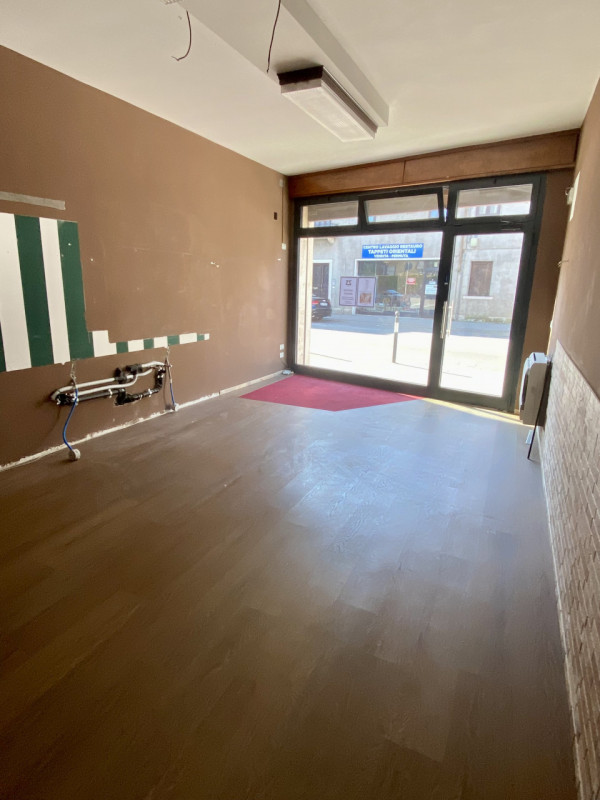 In posizione strategica a Castelfranco Veneto (TV), su strada di forte passaggio veicolare e pedo...