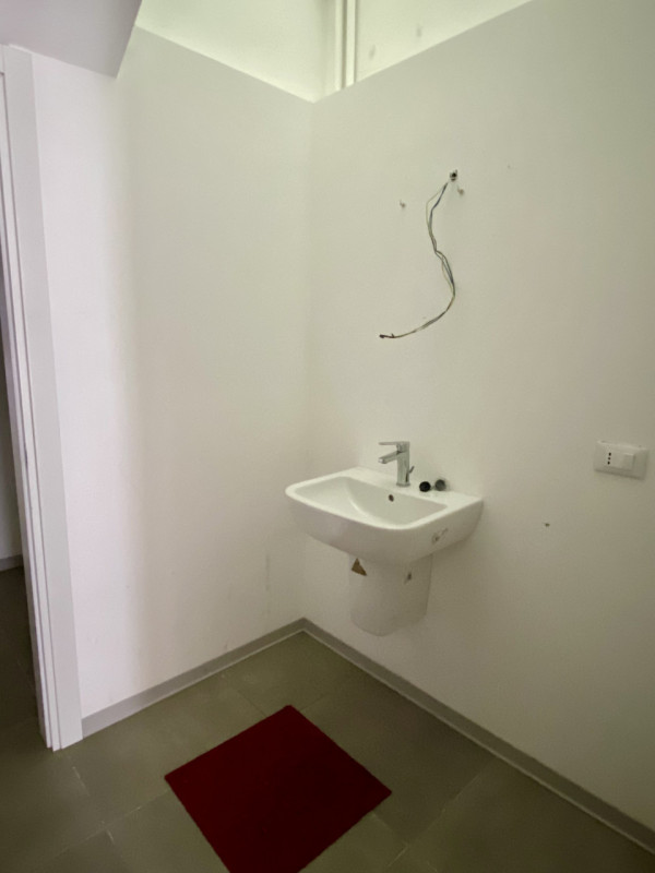 In posizione strategica a Castelfranco Veneto (TV), su strada di forte passaggio veicolare e pedo...