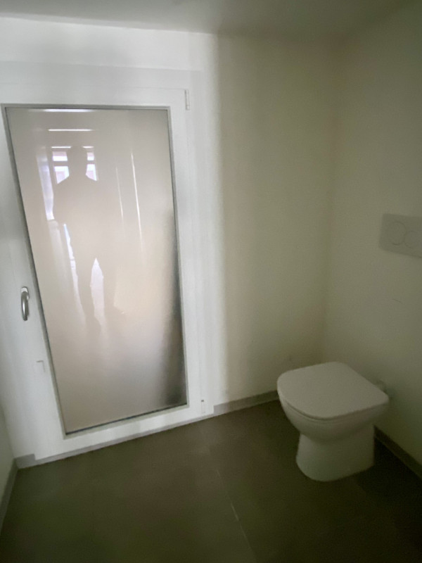 In posizione strategica a Castelfranco Veneto (TV), su strada di forte passaggio veicolare e pedo...