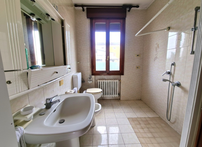 A Campodoro, in una posizione tranquilla e immersa nel verde ma comunque comoda ai principali ser...