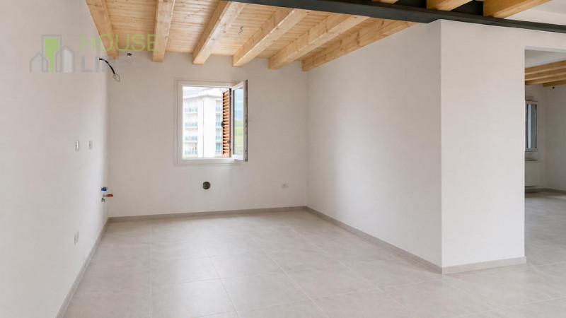 SCHIO - CENTRO: In posizione centralissima, proponiamo in vendita un elegante appartamento duplex...