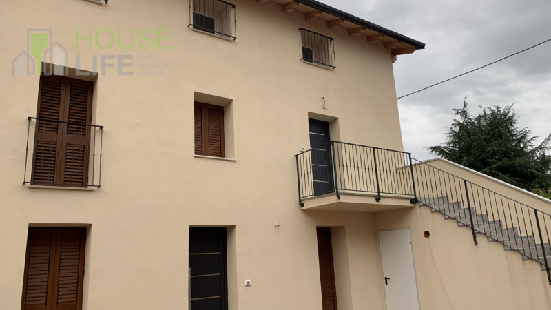 SCHIO - CENTRO: In posizione centralissima, proponiamo in vendita un elegante appartamento duplex...