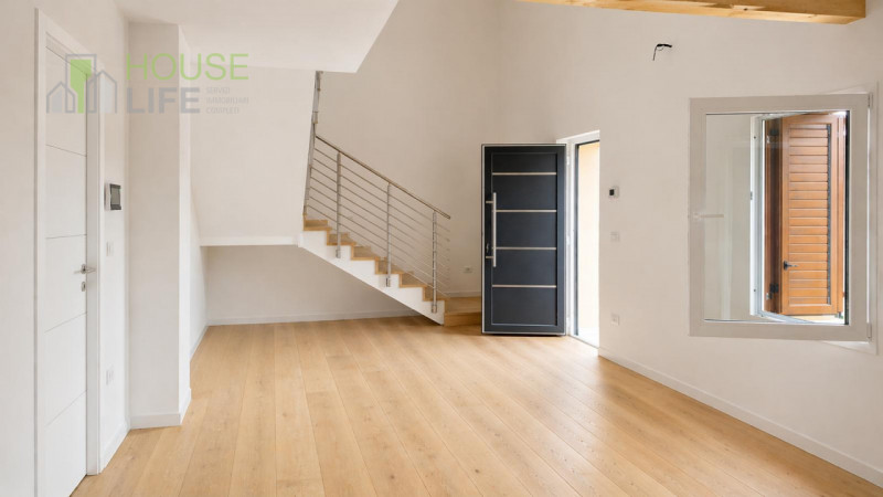 SCHIO - CENTRO: In posizione centralissima, proponiamo in vendita un elegante appartamento duplex...