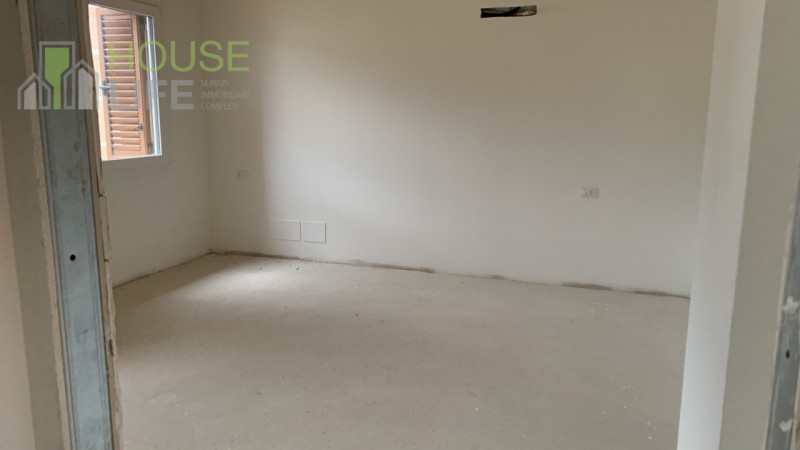 SCHIO - CENTRO: In posizione centralissima, proponiamo in vendita un elegante appartamento duplex...