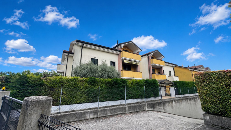 In zona residenziale a Bovolenta (5 km da Conselve e/o Casalserugo), in una palazzina moderna dal...