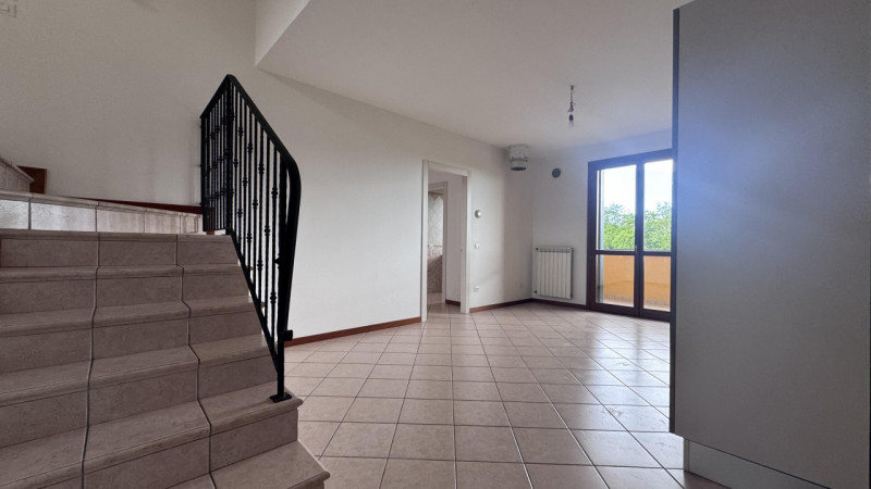 In zona residenziale a Bovolenta (5 km da Conselve e/o Casalserugo), in una palazzina moderna dal...
