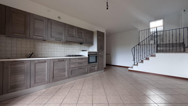 In zona residenziale a Bovolenta (5 km da Conselve e/o Casalserugo), in una palazzina moderna dal...