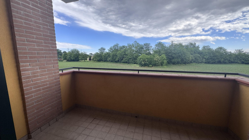 In zona residenziale a Bovolenta (5 km da Conselve e/o Casalserugo), in una palazzina moderna dal...