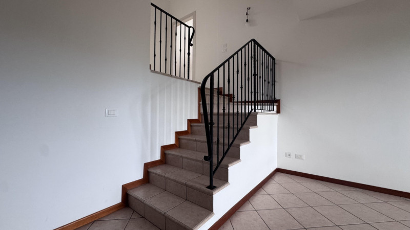 In zona residenziale a Bovolenta (5 km da Conselve e/o Casalserugo), in una palazzina moderna dal...