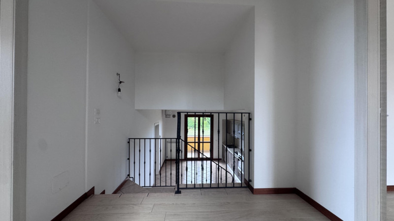 In zona residenziale a Bovolenta (5 km da Conselve e/o Casalserugo), in una palazzina moderna dal...