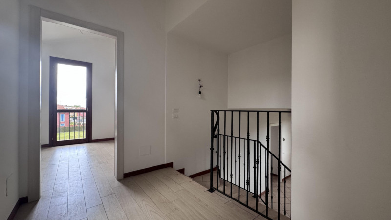 In zona residenziale a Bovolenta (5 km da Conselve e/o Casalserugo), in una palazzina moderna dal...