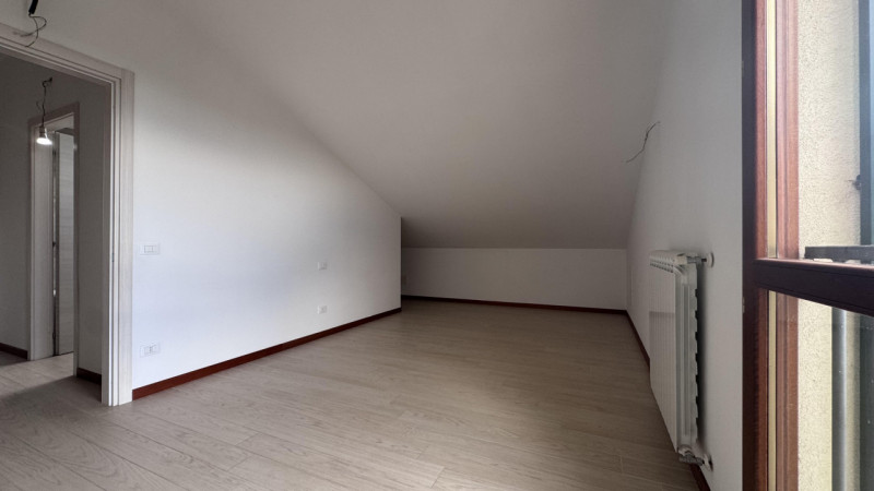 In zona residenziale a Bovolenta (5 km da Conselve e/o Casalserugo), in una palazzina moderna dal...