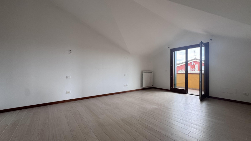 In zona residenziale a Bovolenta (5 km da Conselve e/o Casalserugo), in una palazzina moderna dal...