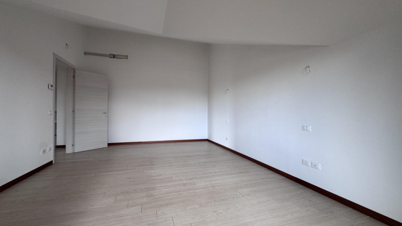 In zona residenziale a Bovolenta (5 km da Conselve e/o Casalserugo), in una palazzina moderna dal...