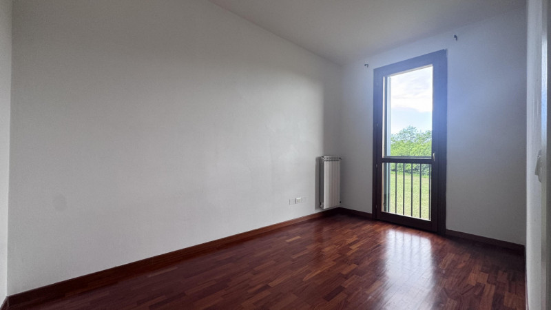 In zona residenziale a Bovolenta (5 km da Conselve e/o Casalserugo), in una palazzina moderna dal...