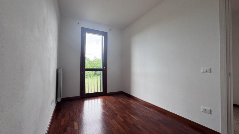 In zona residenziale a Bovolenta (5 km da Conselve e/o Casalserugo), in una palazzina moderna dal...
