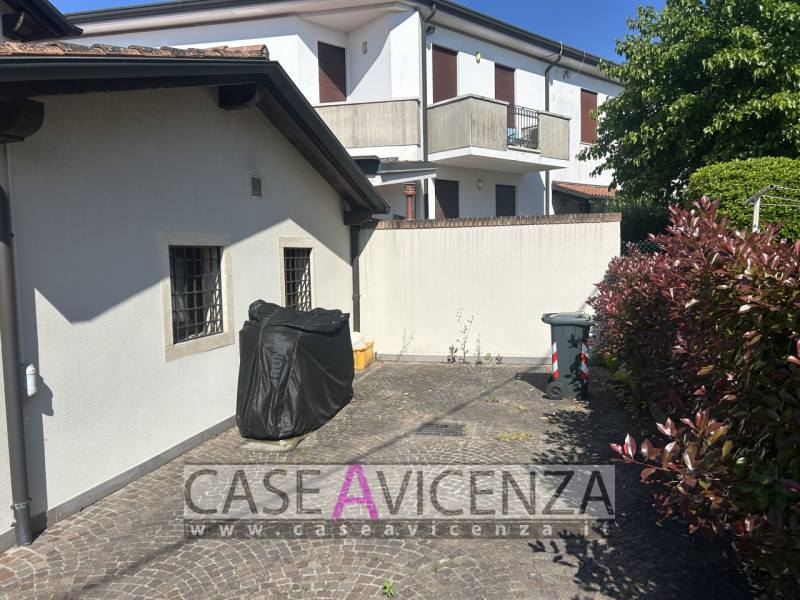 CAMISANO VICENTINO - C.E.F - IN ESCLUSIVA PROPONIAMO IN VENDITA - SPLENDIDA VILLA PER CHI AMA ABI...