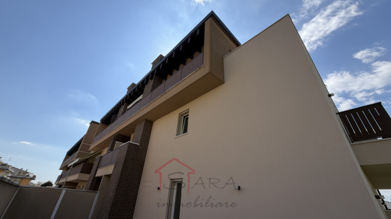 PADOVA: Nel cuore di Vigodarzere, proponiamo in vendita un appartamento quadrilocale moderno e lu...