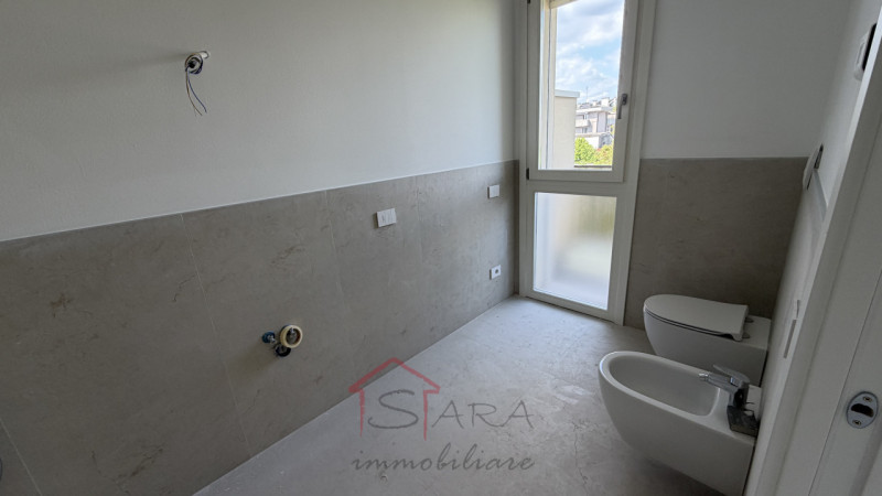 PADOVA: Nel cuore di Vigodarzere, proponiamo in vendita un appartamento quadrilocale moderno e lu...