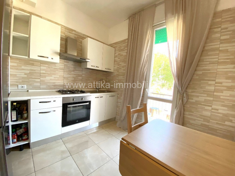 Nel cuore pulsante di Rovigo, vi presentiamo un'opportunità imperdibile: un appartamento quadrilo...