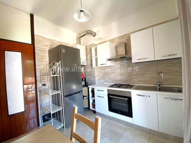 Nel cuore pulsante di Rovigo, vi presentiamo un'opportunità imperdibile: un appartamento quadrilo...