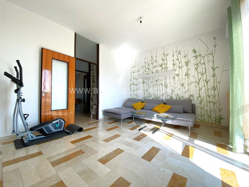 Nel cuore pulsante di Rovigo, vi presentiamo un'opportunità imperdibile: un appartamento quadrilo...