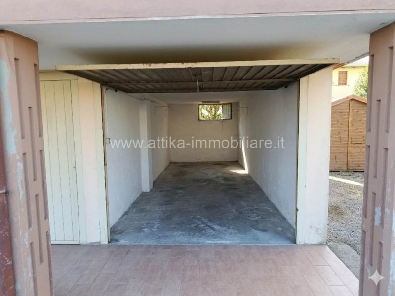 Nel cuore pulsante di Rovigo, vi presentiamo un'opportunità imperdibile: un appartamento quadrilo...