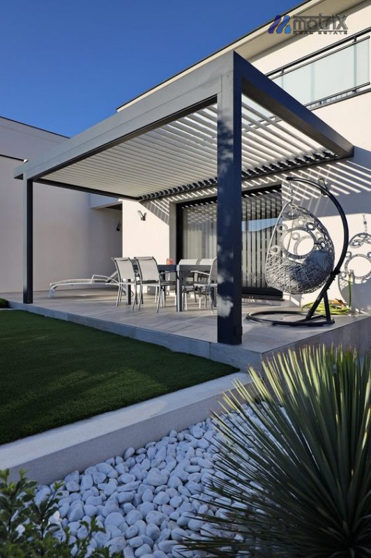 Villa a Saonara  (PD) €. 485.000  .

Splendida Villa su due livelli, in stile moderno, con tetto ...