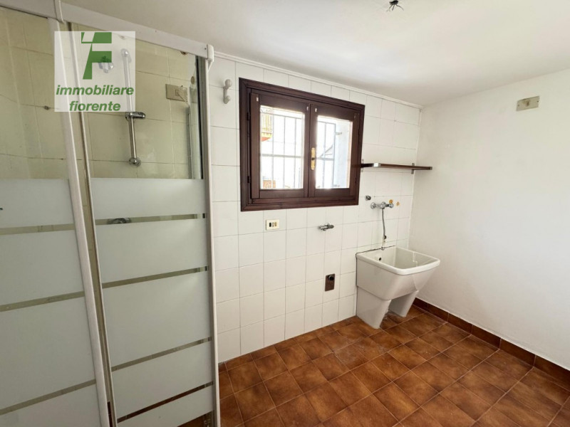 In posizione invidiabile, comodissima a tutti i servizi a piedi municipio, scuole, fermata dell'a...