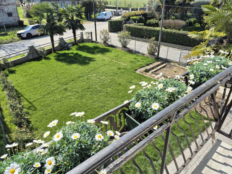 A San Giorgio in Brenta, al confine con Cittadella, proponiamo in vendita una porzione di bifamil...
