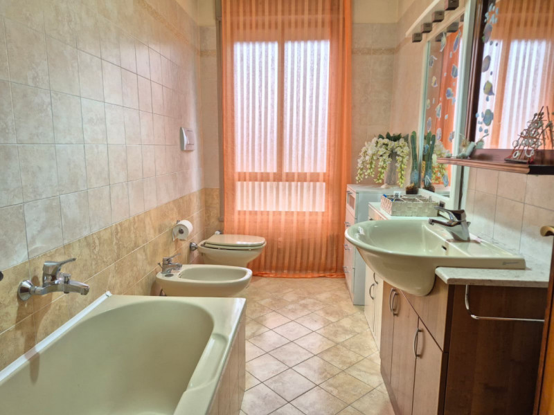 In una zona residenziale tranquilla e ben servita, nel quartiere Firenze di Bassano del Grappa, c...