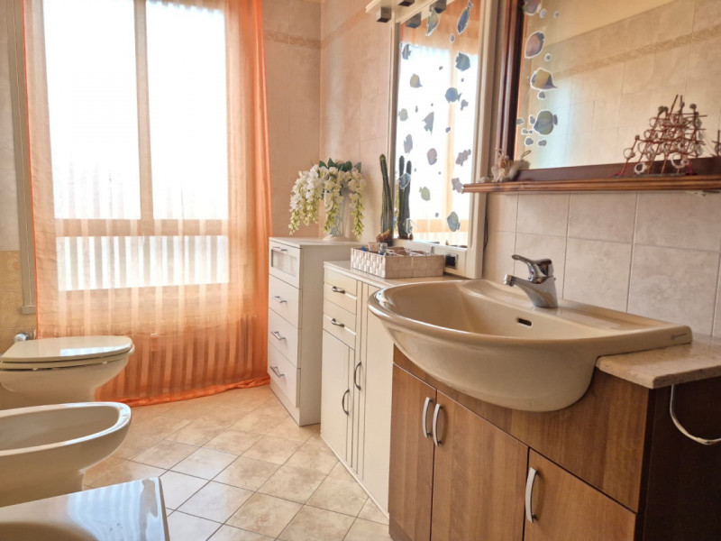 In una zona residenziale tranquilla e ben servita, nel quartiere Firenze di Bassano del Grappa, c...