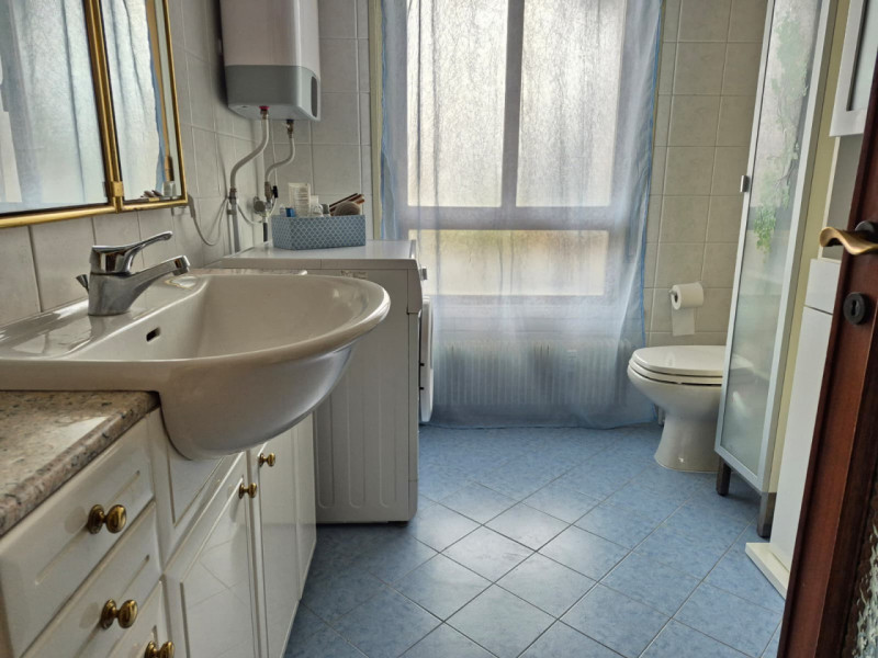 In una zona residenziale tranquilla e ben servita, nel quartiere Firenze di Bassano del Grappa, c...