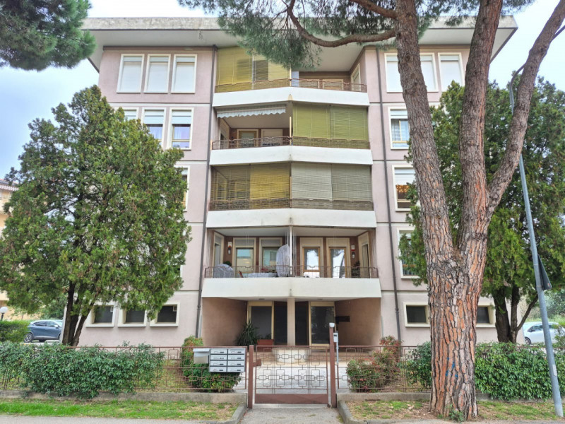 In una zona residenziale tranquilla e ben servita, nel quartiere Firenze di Bassano del Grappa, c...