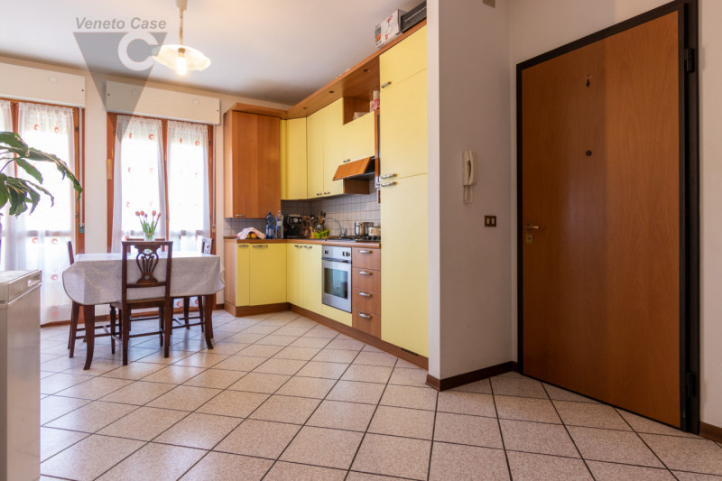 In un bellissimo quartiere residenziale dotato di ampie aree verdi, proponiamo luminoso appartame...