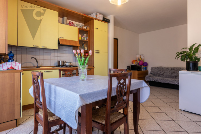 In un bellissimo quartiere residenziale dotato di ampie aree verdi, proponiamo luminoso appartame...