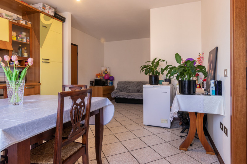 In un bellissimo quartiere residenziale dotato di ampie aree verdi, proponiamo luminoso appartame...