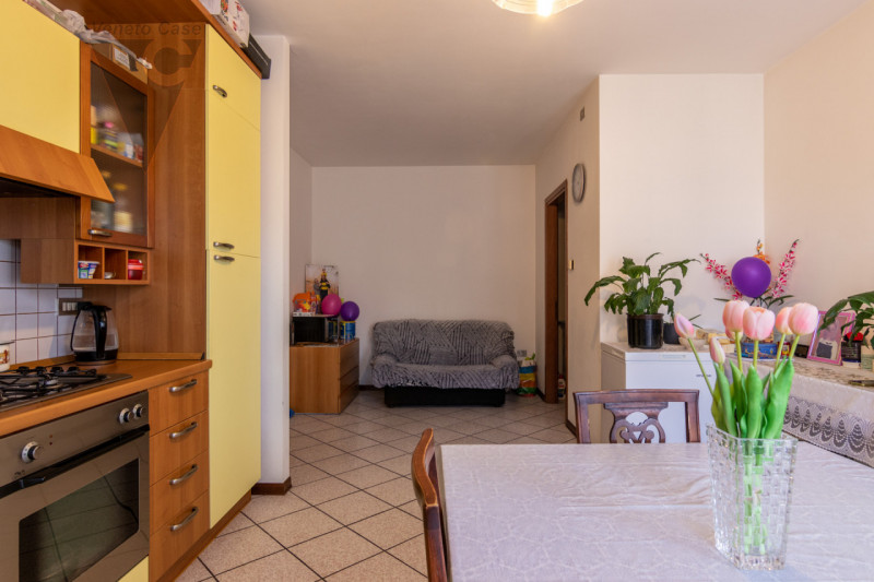 In un bellissimo quartiere residenziale dotato di ampie aree verdi, proponiamo luminoso appartame...