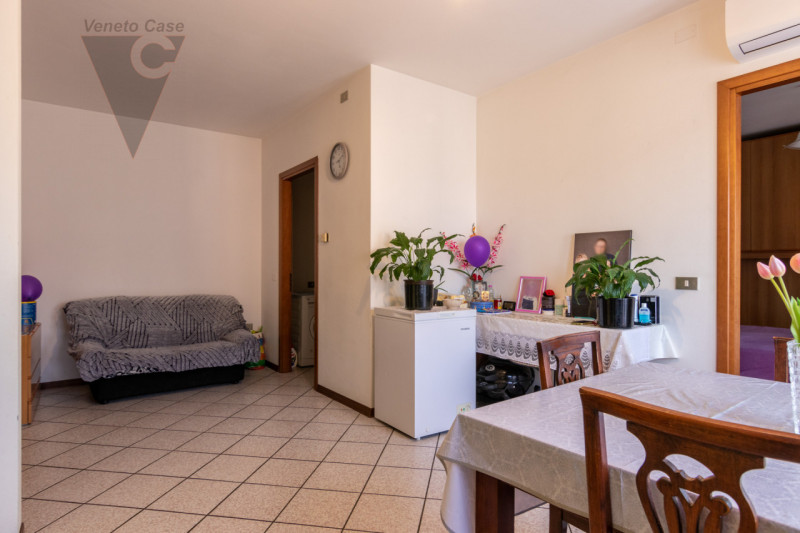 In un bellissimo quartiere residenziale dotato di ampie aree verdi, proponiamo luminoso appartame...