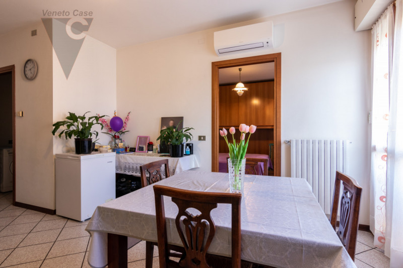 In un bellissimo quartiere residenziale dotato di ampie aree verdi, proponiamo luminoso appartame...