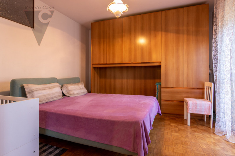 In un bellissimo quartiere residenziale dotato di ampie aree verdi, proponiamo luminoso appartame...