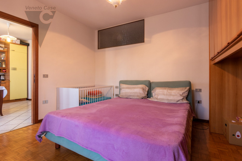 In un bellissimo quartiere residenziale dotato di ampie aree verdi, proponiamo luminoso appartame...