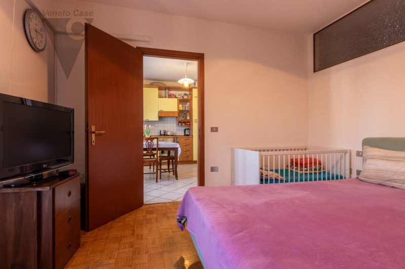 In un bellissimo quartiere residenziale dotato di ampie aree verdi, proponiamo luminoso appartame...