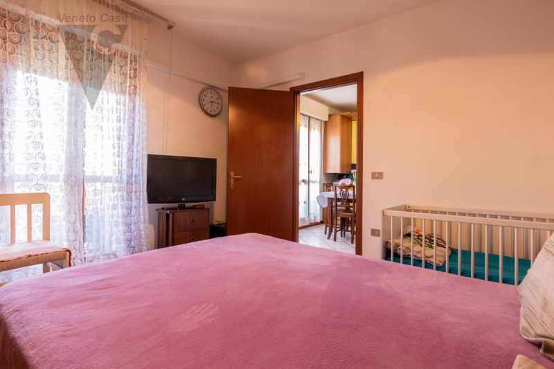 In un bellissimo quartiere residenziale dotato di ampie aree verdi, proponiamo luminoso appartame...