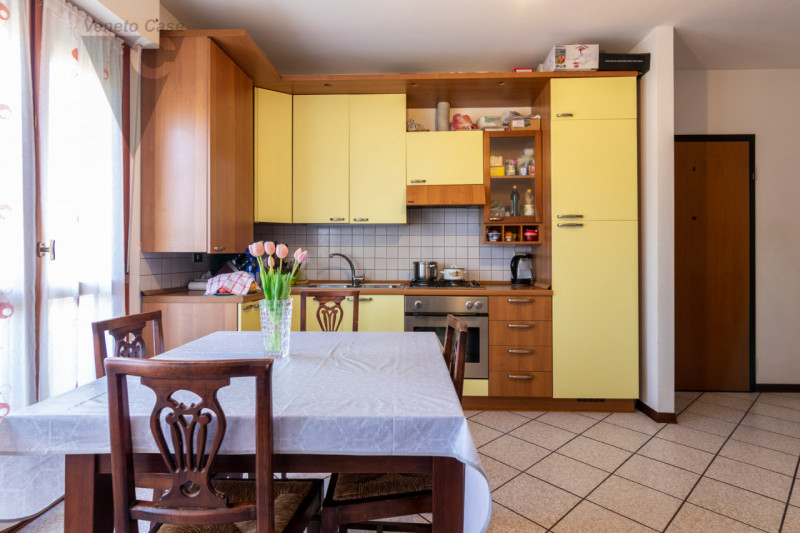 In un bellissimo quartiere residenziale dotato di ampie aree verdi, proponiamo luminoso appartame...