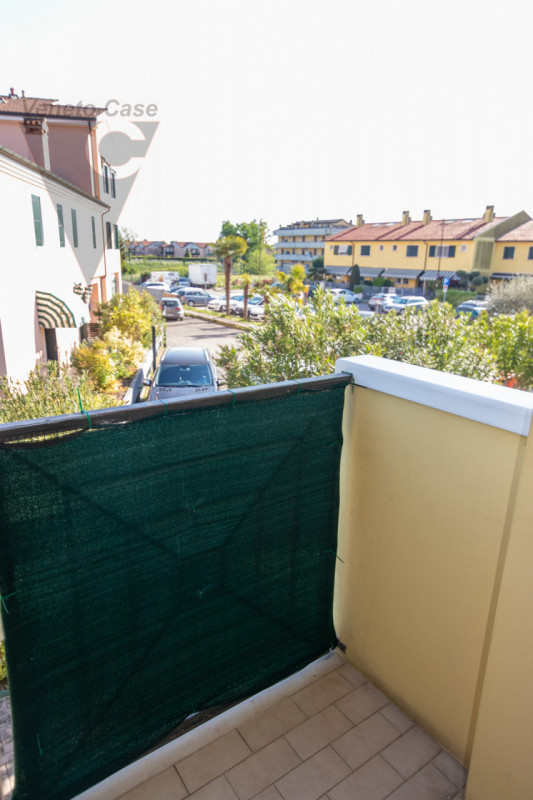 In un bellissimo quartiere residenziale dotato di ampie aree verdi, proponiamo luminoso appartame...