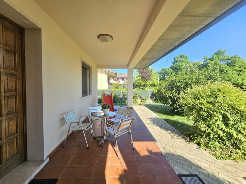 Proponiamo in vendita una splendida casa singola, situata nel centro di Megliadino San Vitale, id...